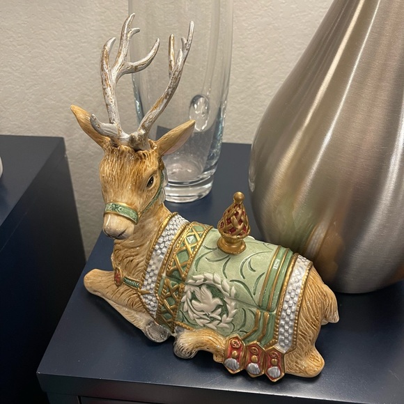 Fitz and Floyd Ceramic Reindeer Lidded Box - Picture 5 of 5